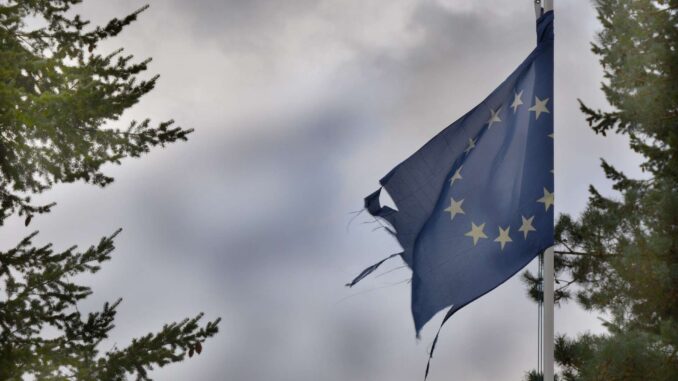 Trasig EU-flagga